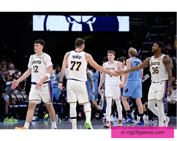 东契奇带队止败 艾顿25+13猛龙难挡湖人 东契奇带队止败 艾顿25+13猛龙难挡湖人